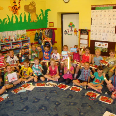 Grupa Tygrysków z upominkami